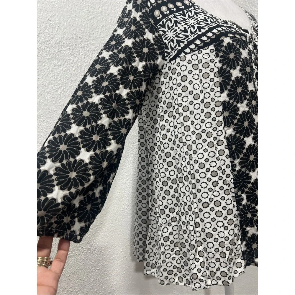 STYLE &CO. Blouse Long Sleeves Black White Floral Beaded Pullover Flared PS